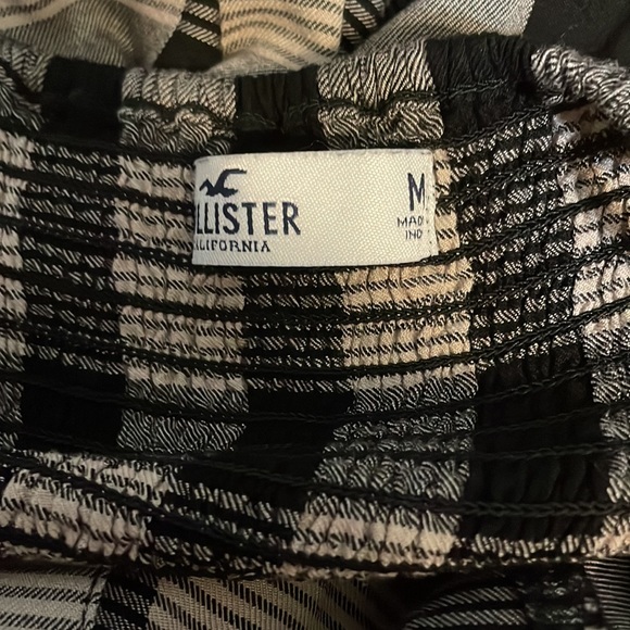 Black, white and grey romper size medium from hollister - Picture 3 of 3